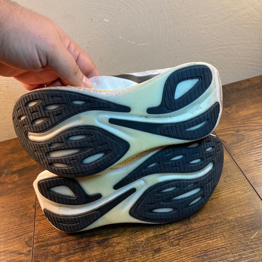 Brooks Hyperion Max Womens 7.5 B Running Shoes White Black Nightlife 1203771B196